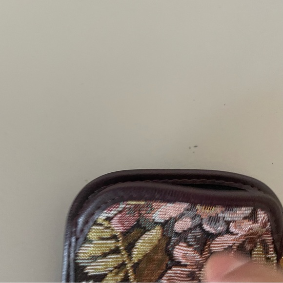 Like new Giorgio Fedon fabric glasses case - Picture 3 of 10